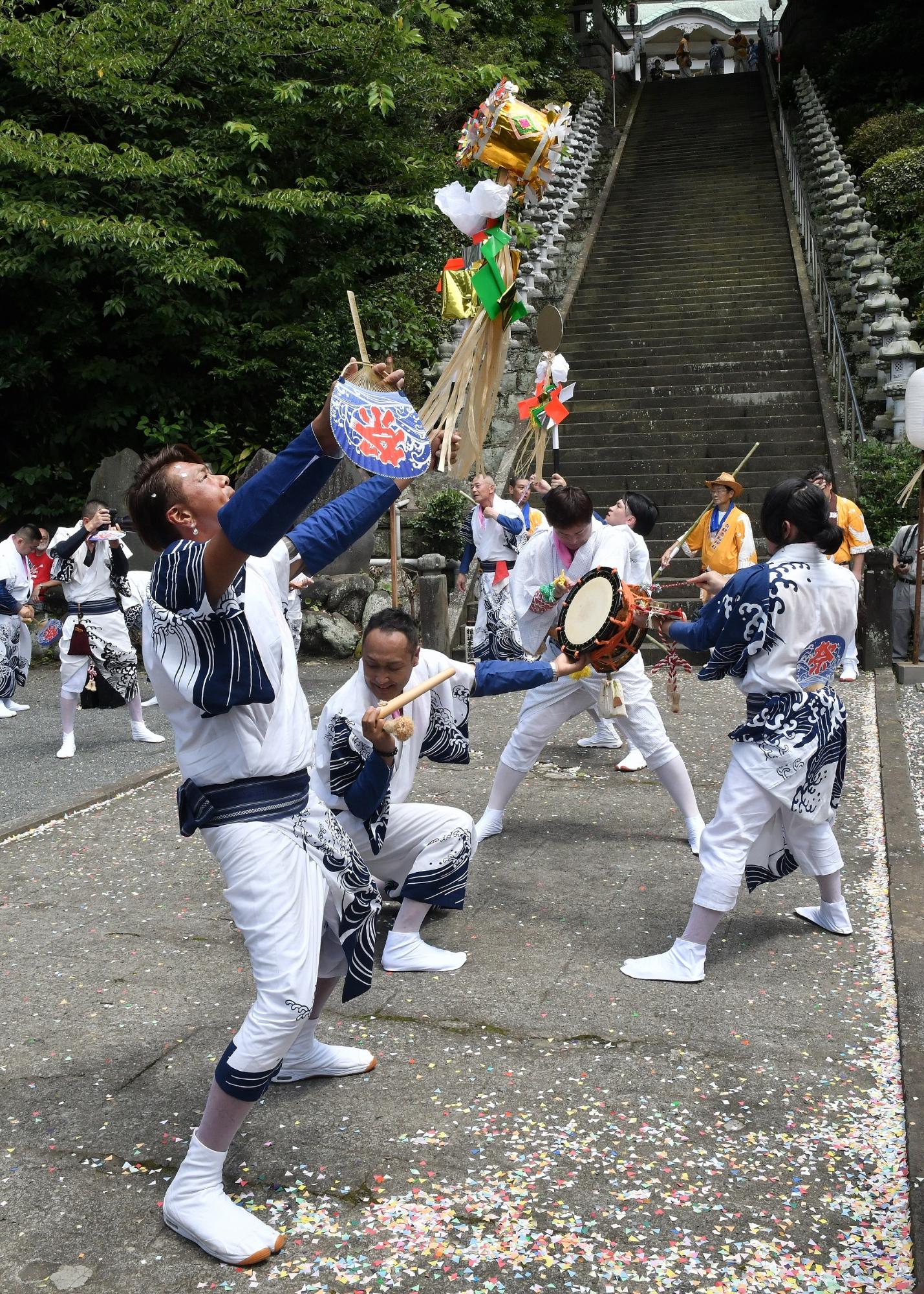 鹿島踊り、境内で